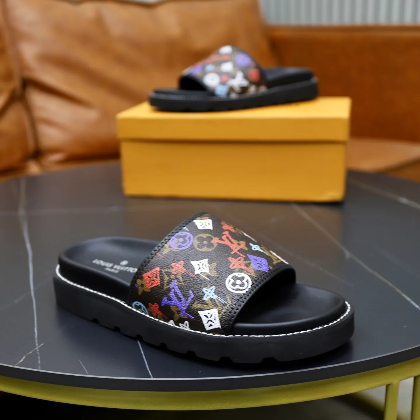 Ex-factory price: 320💰🙅‍♂️🙅‍♂️🙅‍♂️ Brand: LV Louis Vuitton Standard code: 38-45 Grade: Same as the official website Material: Original material design Original rubber wear-resistant molded outsole Style category: Men's fashion sandals Distinguished luxury brand elements Top luxury Color: Actual picture color